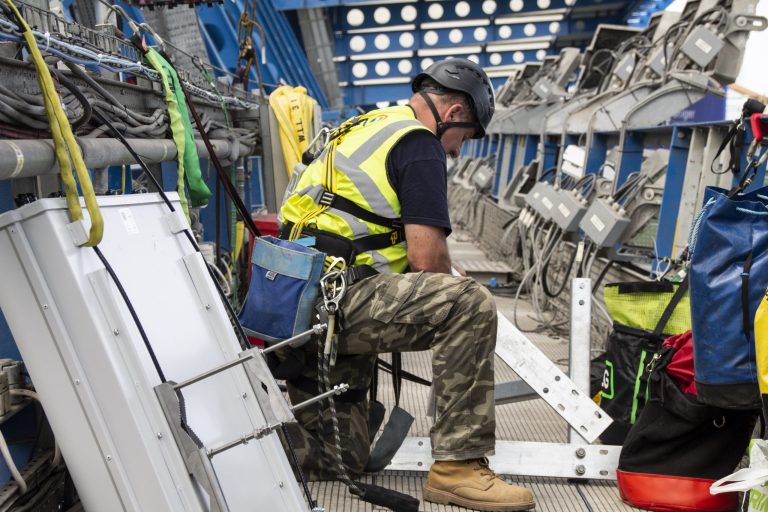 Chelsea fc roof inbuilding solution 5g install cellular mobile